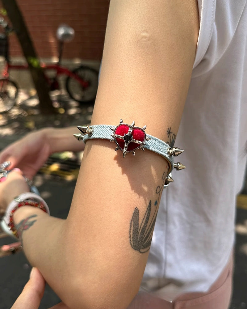 【OCTO VITA】Evil Girl Spikes Red Heart Arm Bracelet pg713