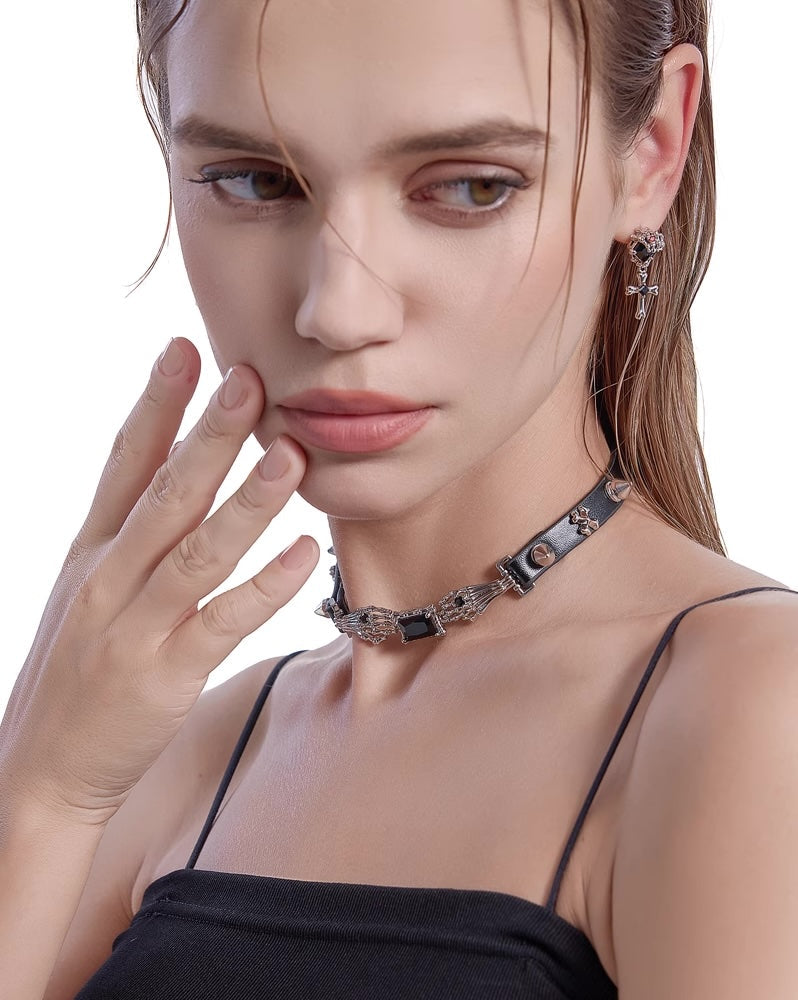 [MASW] Skeleton Hand Holding Leather Choker pg1618