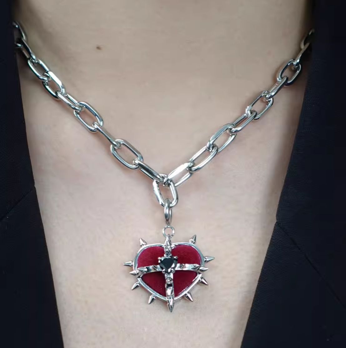 [OCTO VITA] Black Hearted Evil Woman Necklace pg192