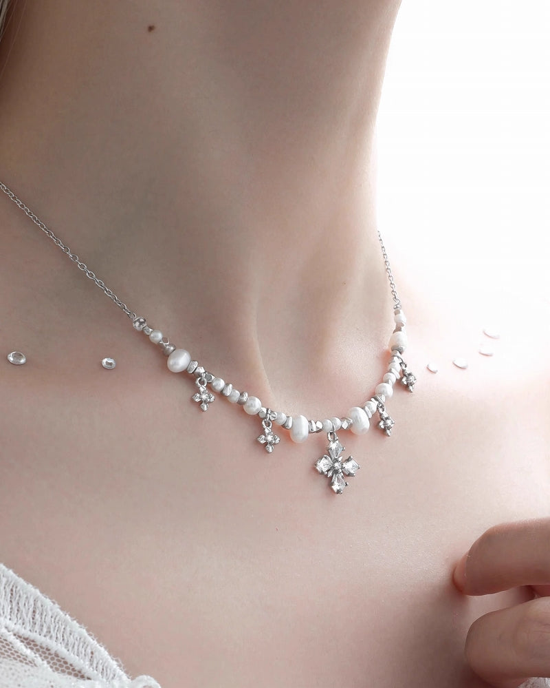 Light Domain Pearl Necklace