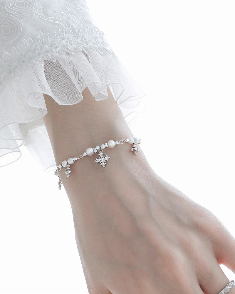 Light Domain Pearl Bracelet