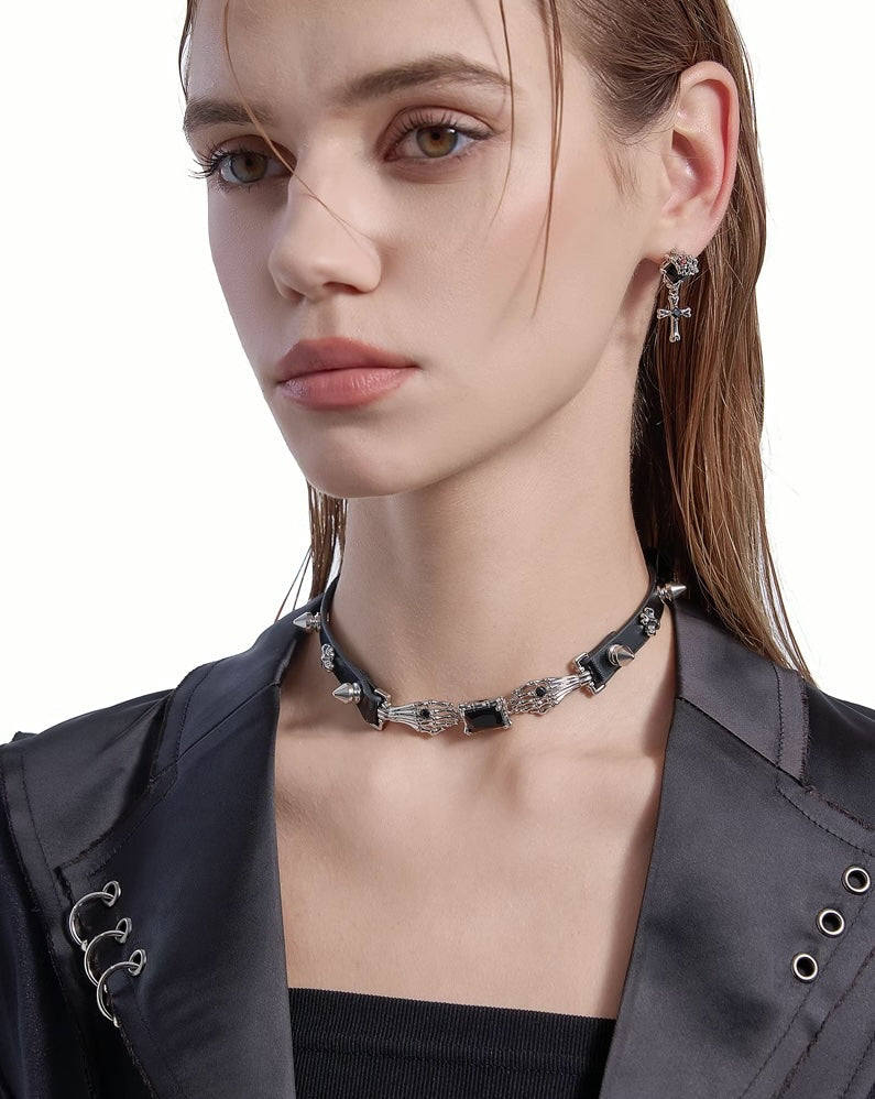 [MASW] Skeleton Hand Holding Leather Choker pg1618