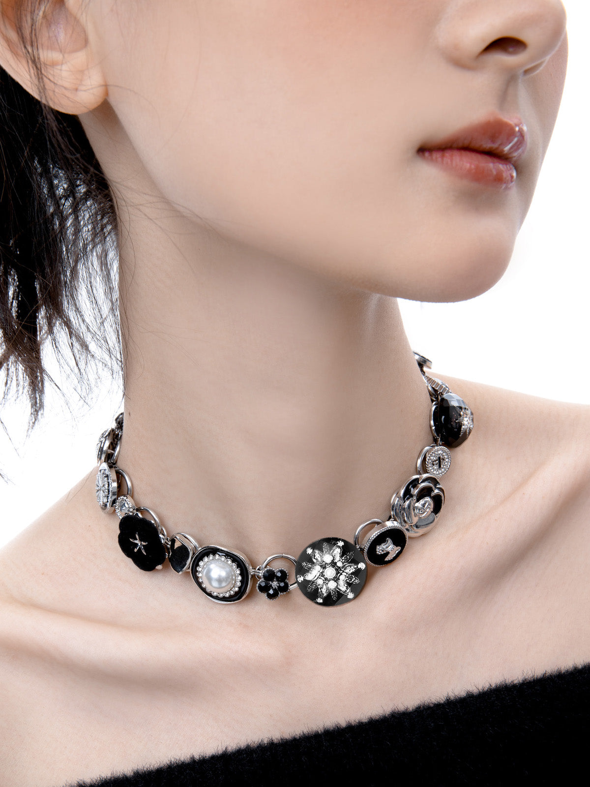 [Planktont Floating U Creature] Black Button Necklace pg163