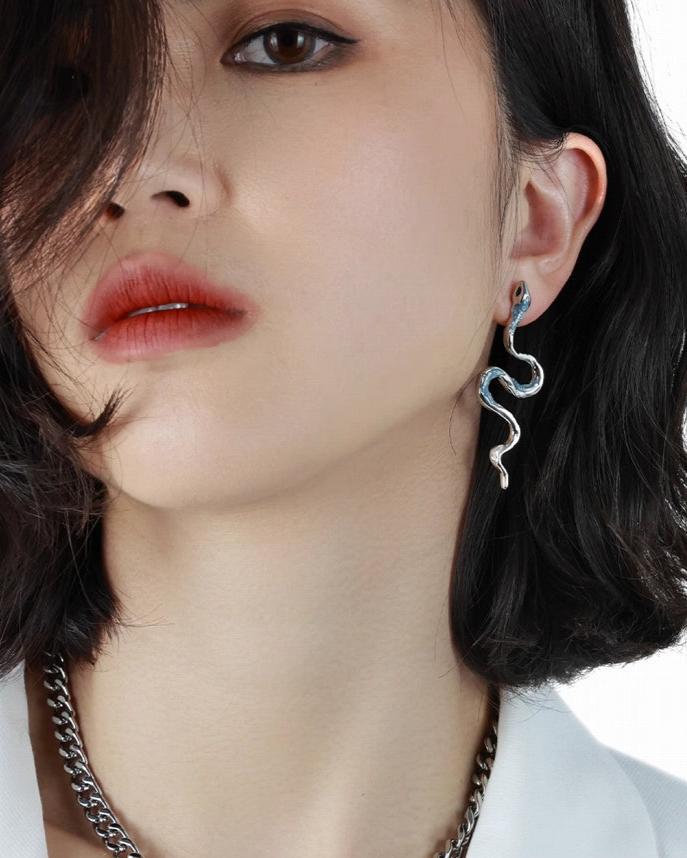 [OOMEOO] Ice Snake Blue Wave Curve Earrings pg1008