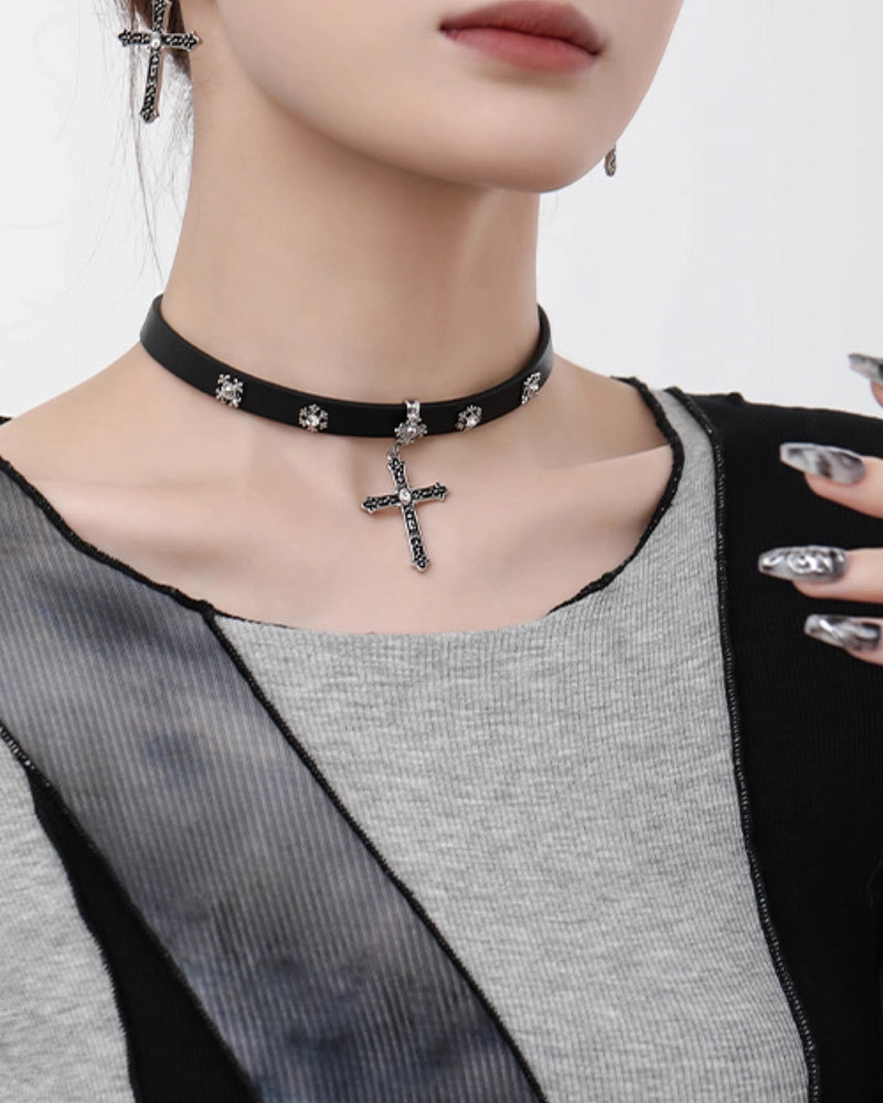 Punk Cross Choker
