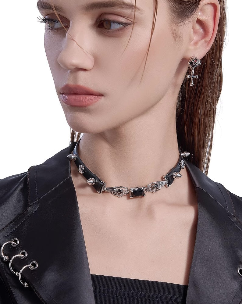 [MASW] Skeleton Hand Holding Leather Choker pg1618