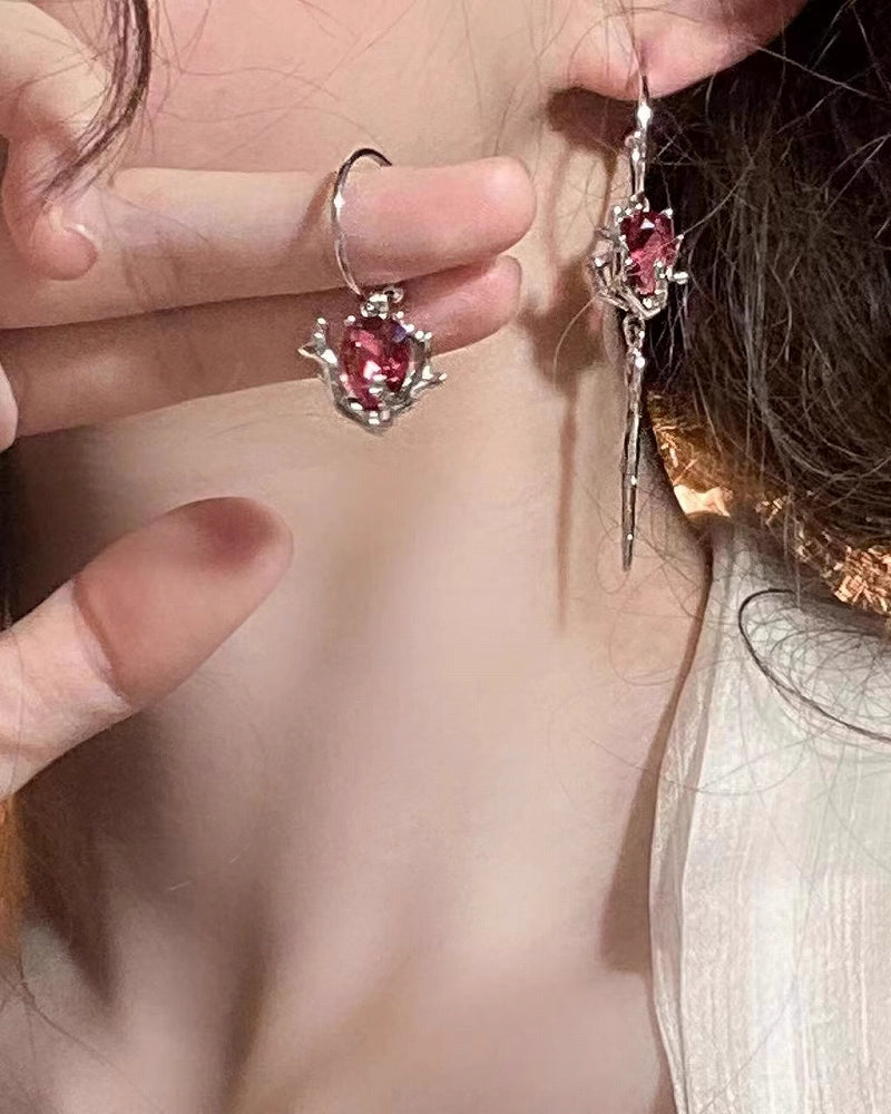 [Insomnia Artist] Dark Red Asymmetrical Rose Earrings pg549