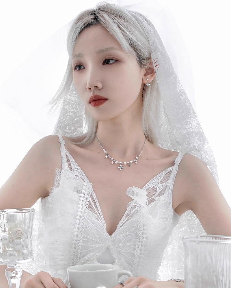 Light Domain Pearl Necklace