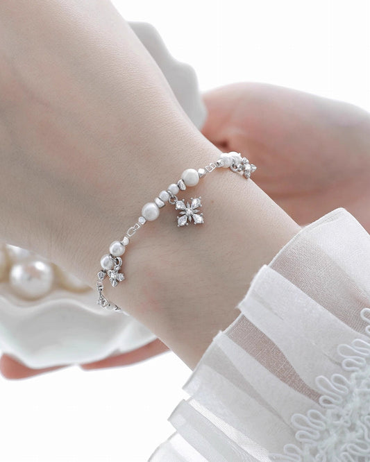 Light Domain Pearl Bracelet