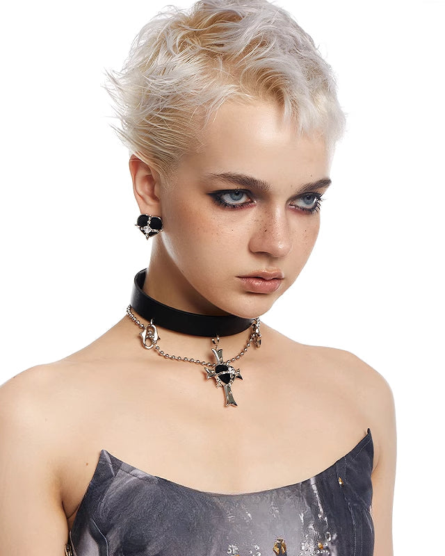 [OCTO VITA] Black Hearted Evil Woman Cross Choker pg187