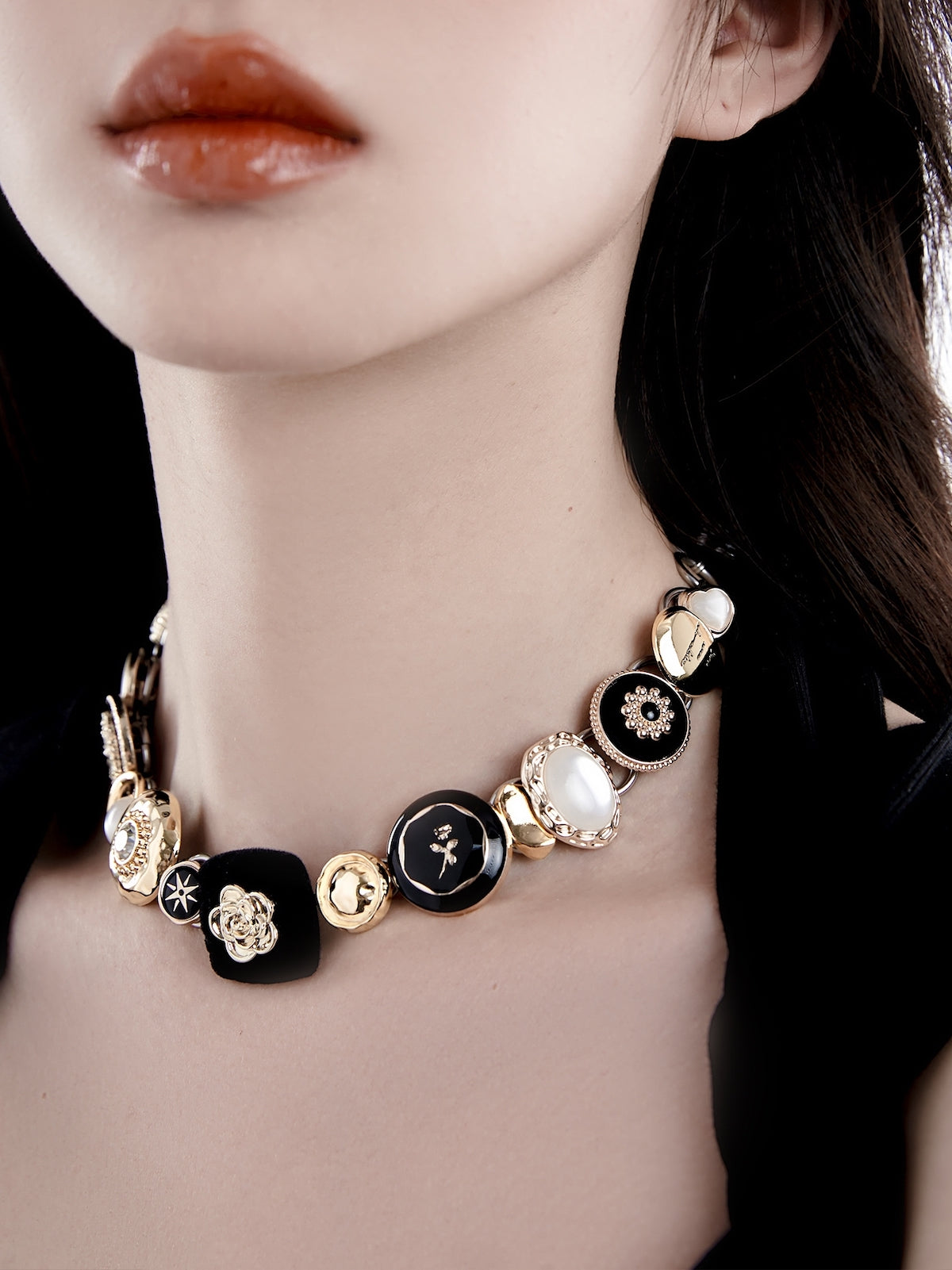 [Planktont Floating U Creature] Black&Gold Button Necklace pg207