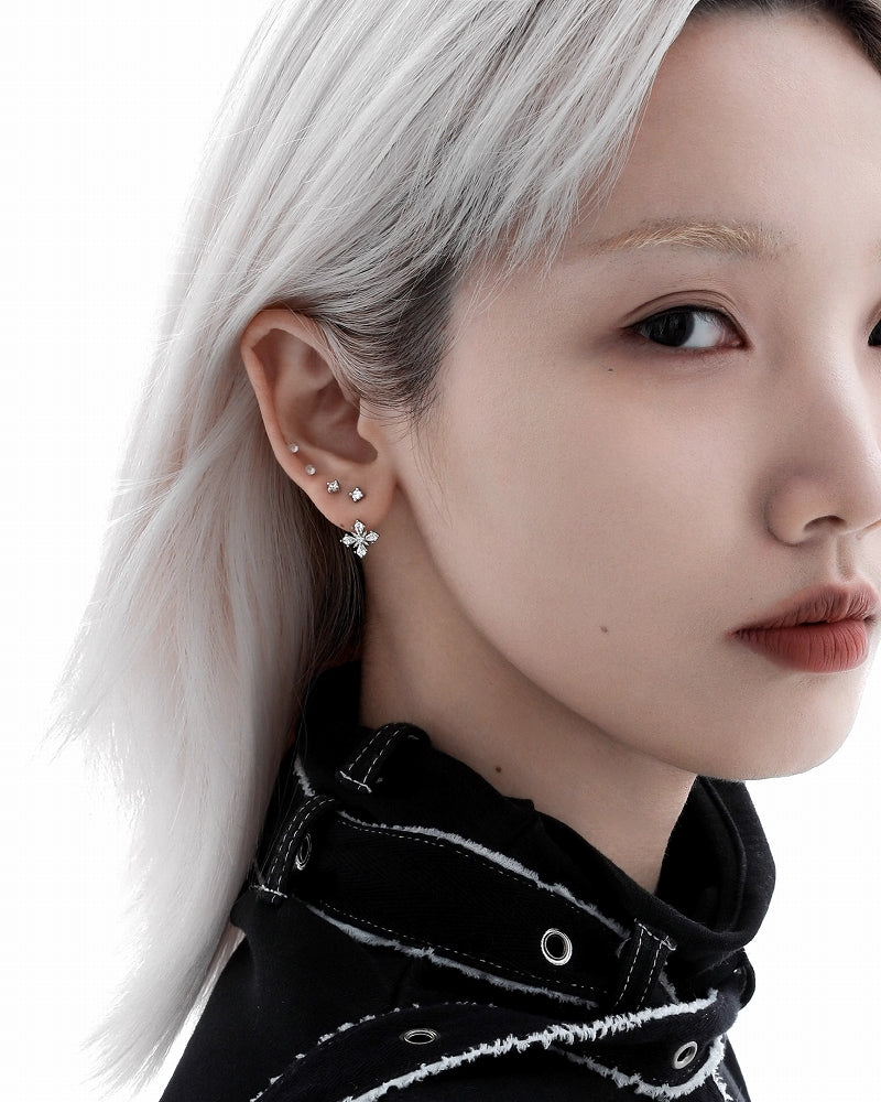 Light Domain Star Earrings 01