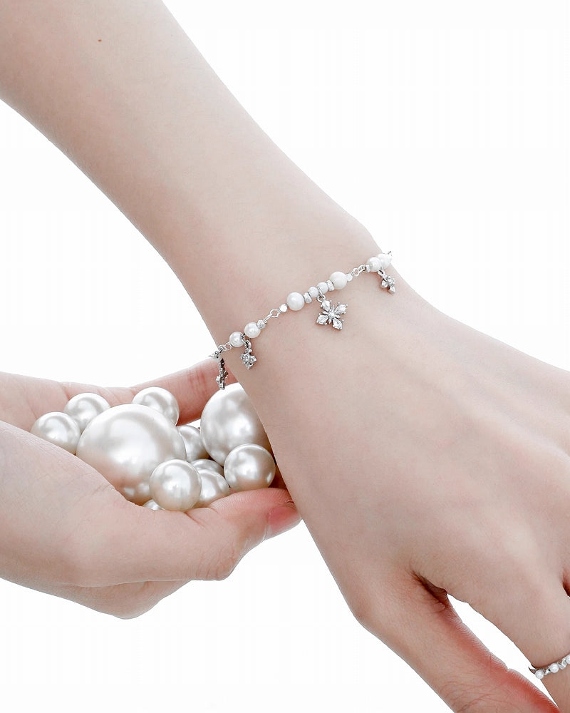 Light Domain Pearl Bracelet