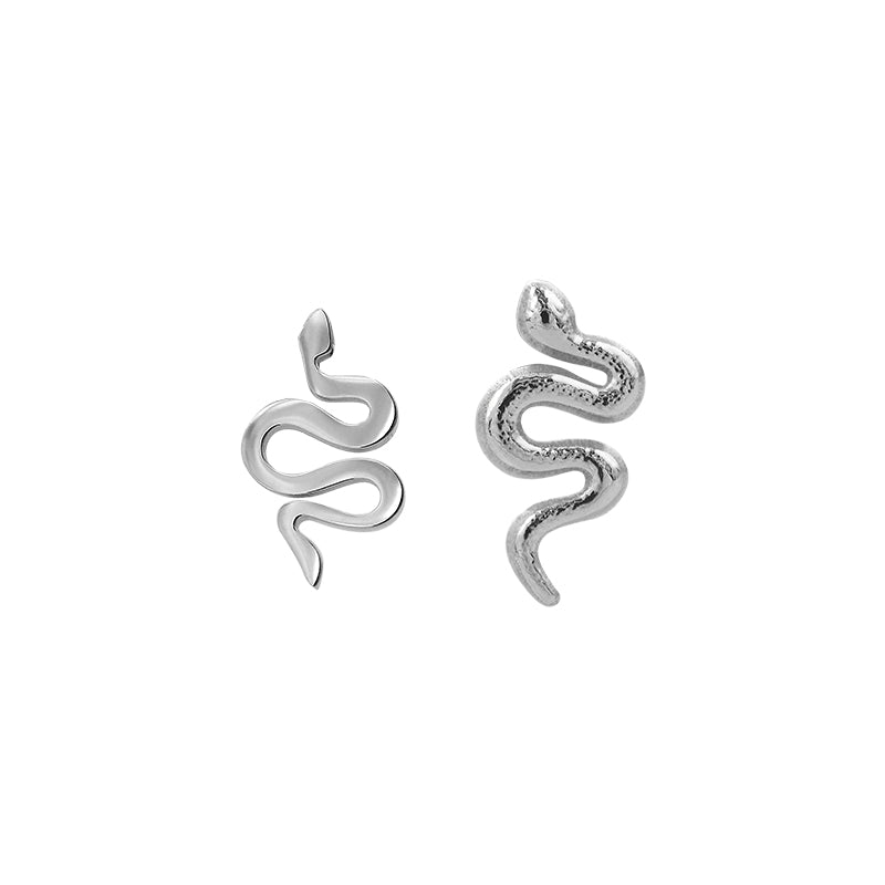 【BLACKHEAD】Ghost Kingdom Asymmetric Snake Earrings pg878