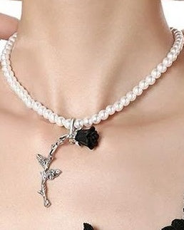 Dark Night Rose Pearl Necklace